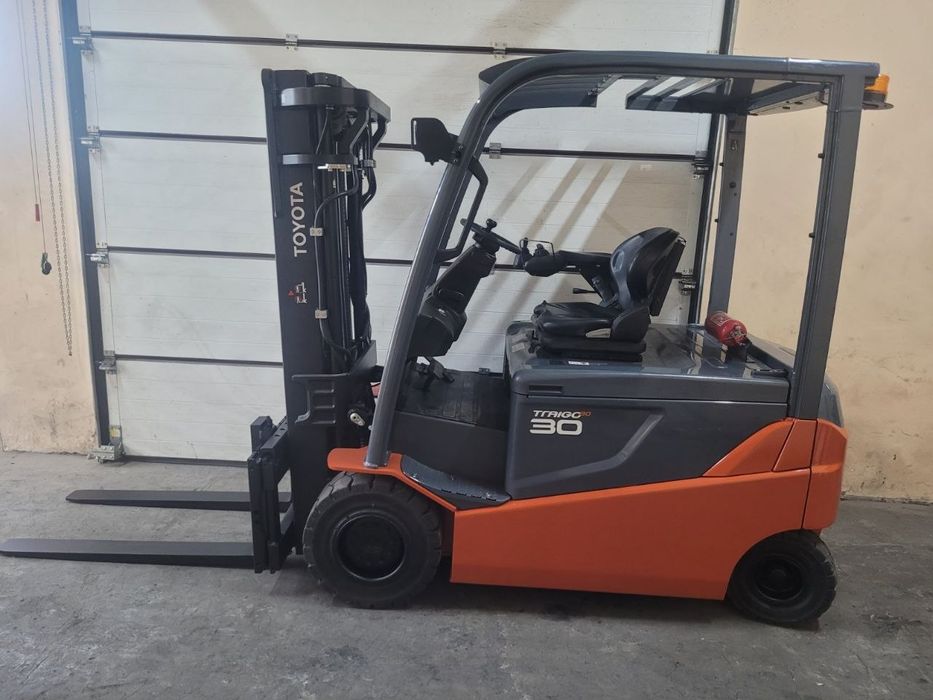 Навантажувач електро, Toyota, вантажопідйомність 3 тонни,