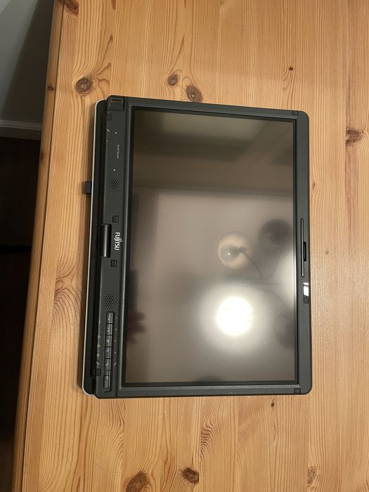 Laptop Fujitsu Lifebook T901 z funkcją tablet