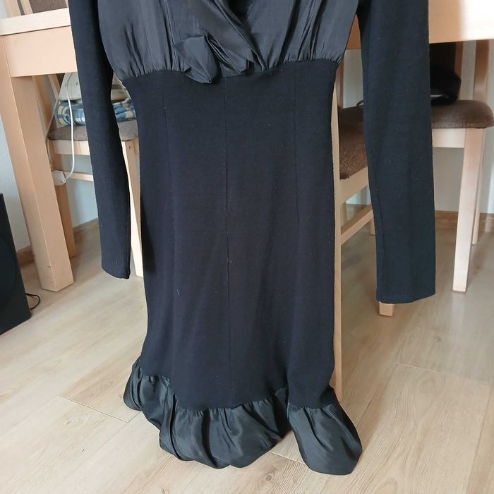 Wizytowa czarna ciekawa sukienka