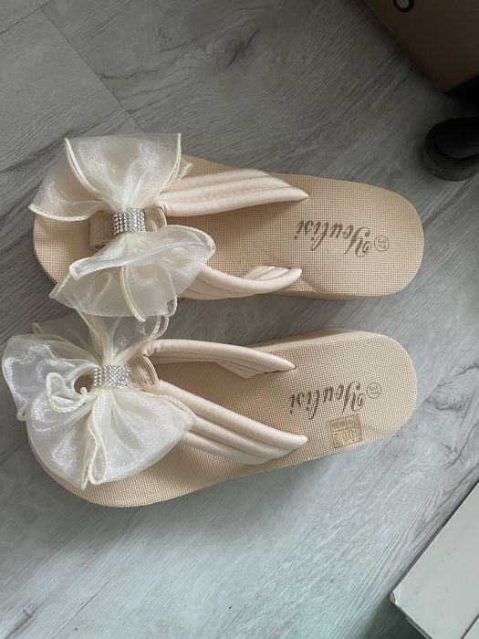 Nowe klapki damskie 37