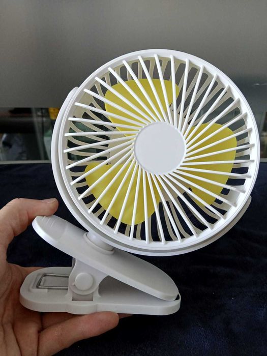 New Portable Fan (WE MAKE DELIVERIES)64550760157571124