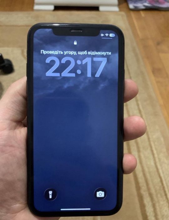 продам айфон 11 на 64 гб