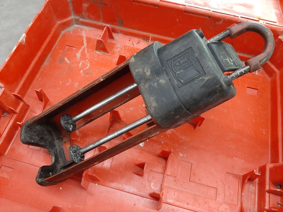 Wyciskacz do kleju żywicy dozownik HILTI MD2000 pistolet