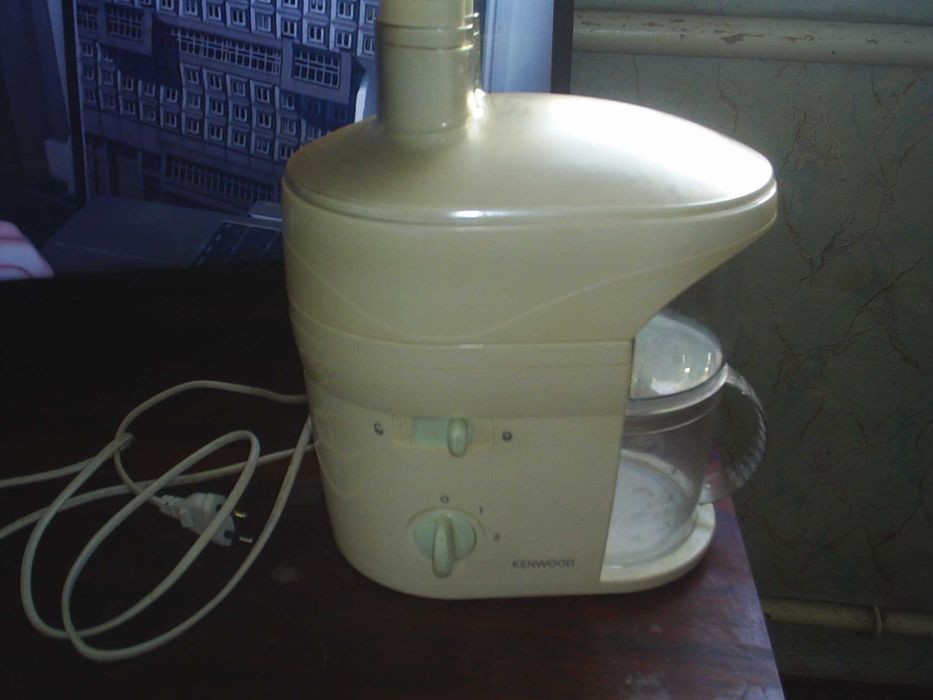 Соковыжималка  KENWOOD JE550