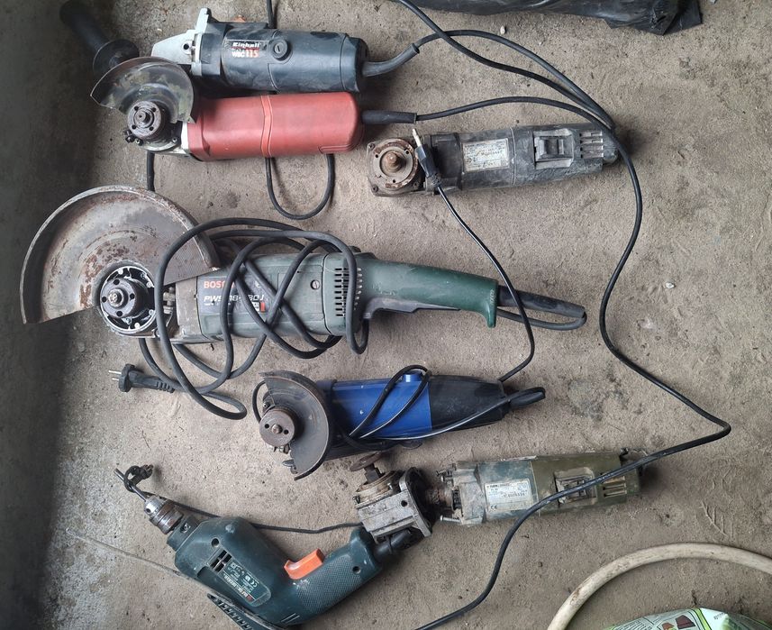 Conjunto de maquinas eletricas avariadas.