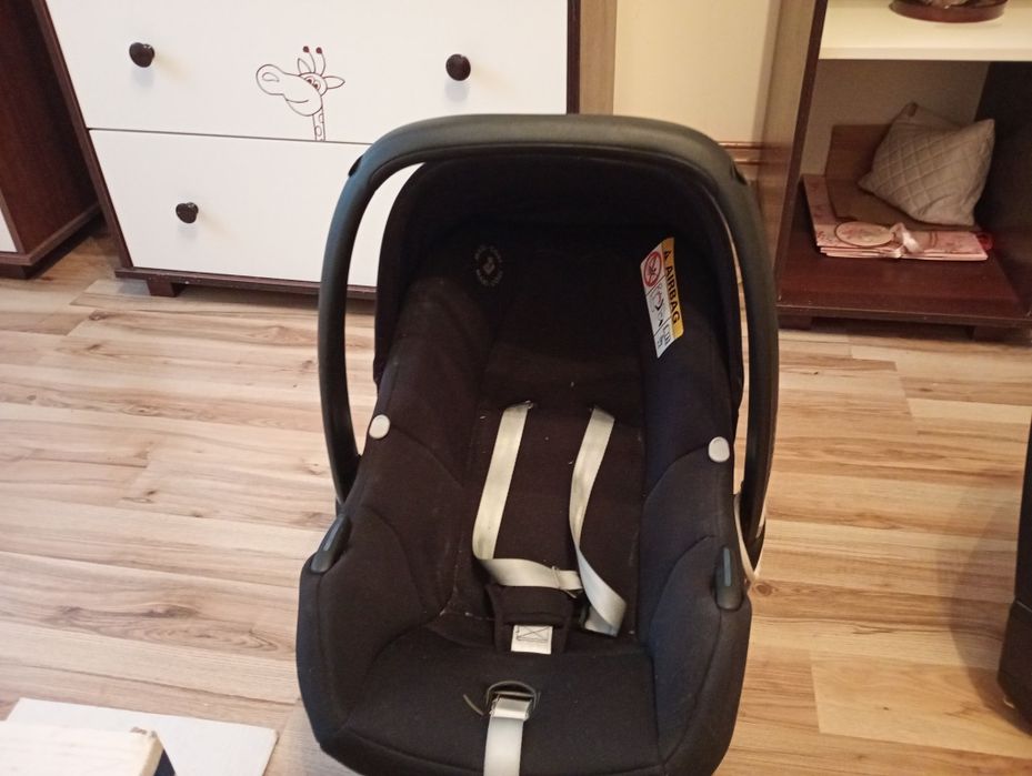 Fotelik samochodowy 12 kg z baza