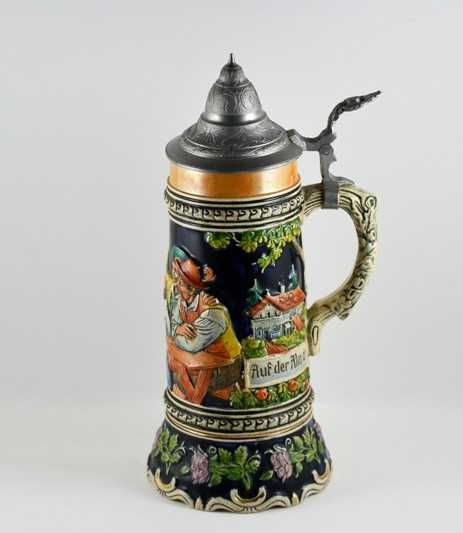 Caneca de cerveja alemã com caixa de música