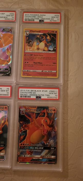 4 slabs de cartas Pokémon Charizard psa 10