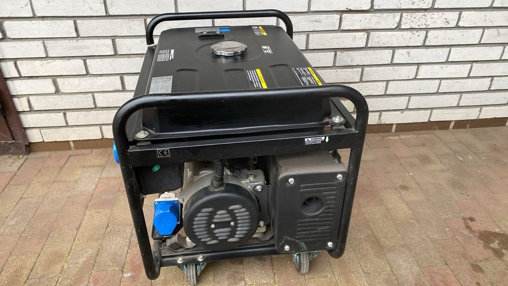 Бензиновий генератор Hyundai HHY9000FE