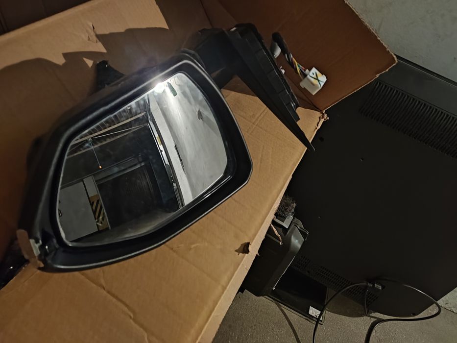 Uszkodzone lusterko prawe do Hyundai Tucson 2020