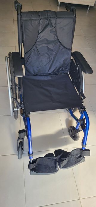 Cadeira de Rodas Manual Liga Leve Invacare Action 3 NG (43cm)
