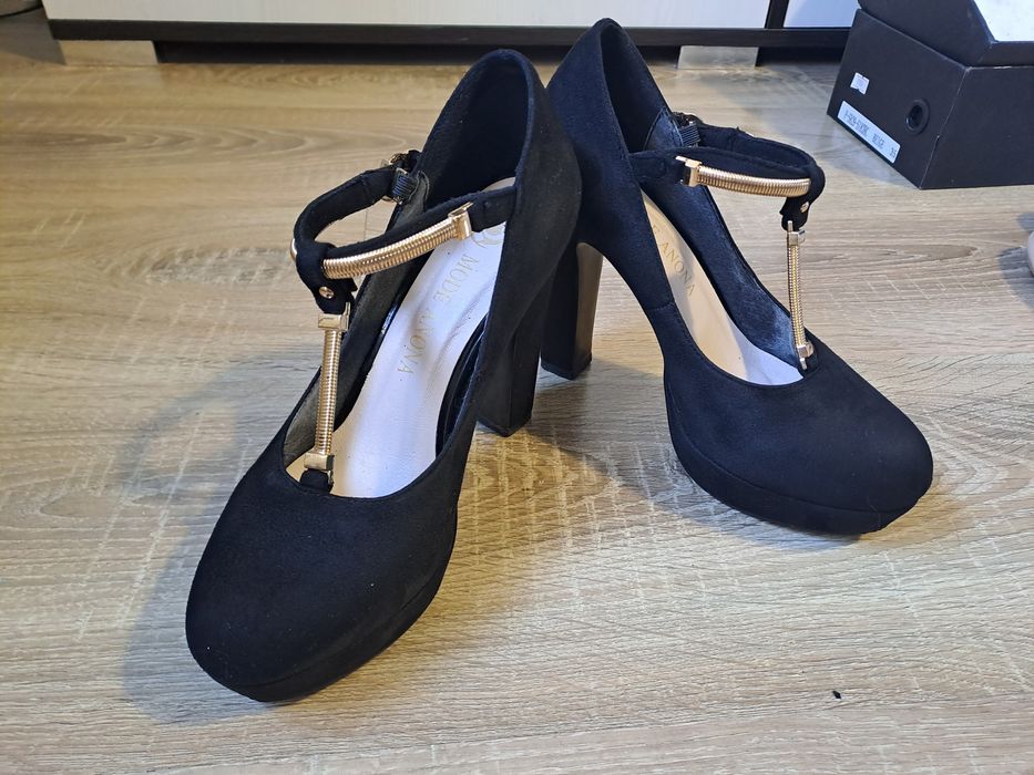 Продам жіночі замшеві туфлі