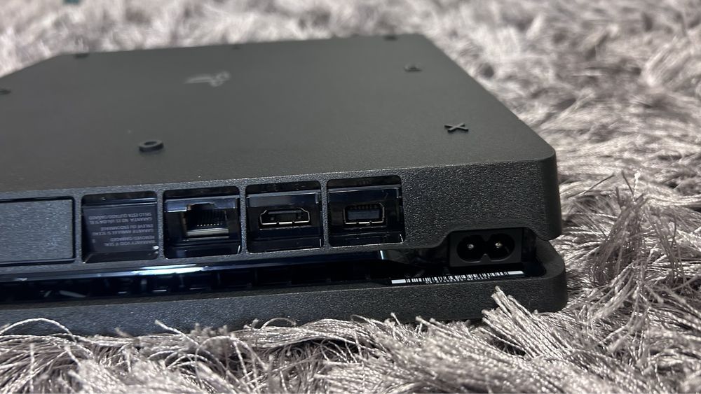 Ps 4 slim 500gb нова з одним джойстиком (білий)-робочий