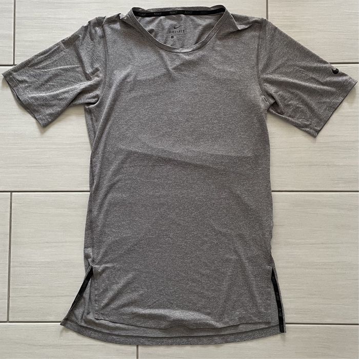 męska szara sportowa koszulka Nike