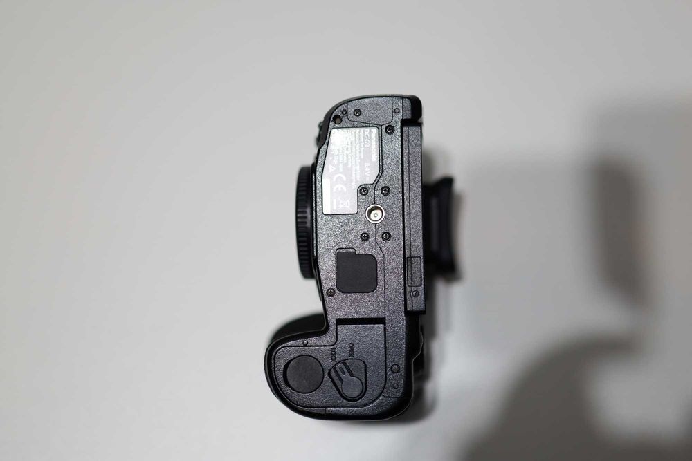 Panasonic Lumix G9 + grip + 4 aku