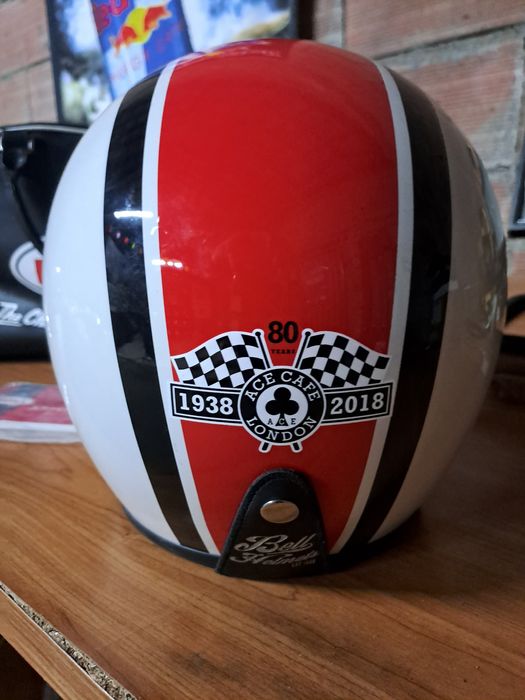 Capacete marca BELL 80° aniversário