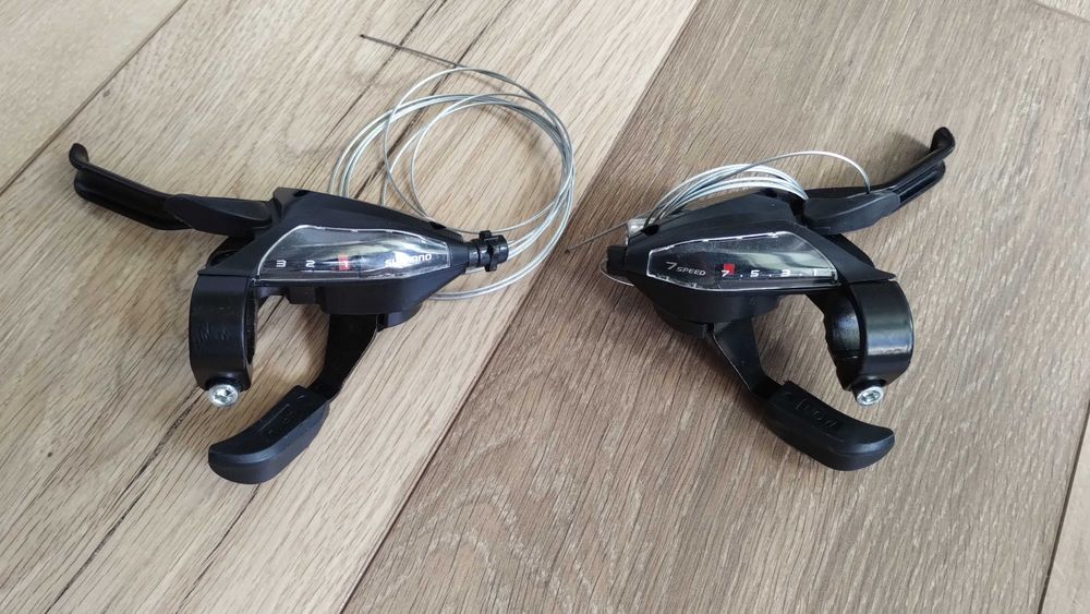 Klamkomanetki rowerowe nowe 3x7 Shimano ST-EF500
