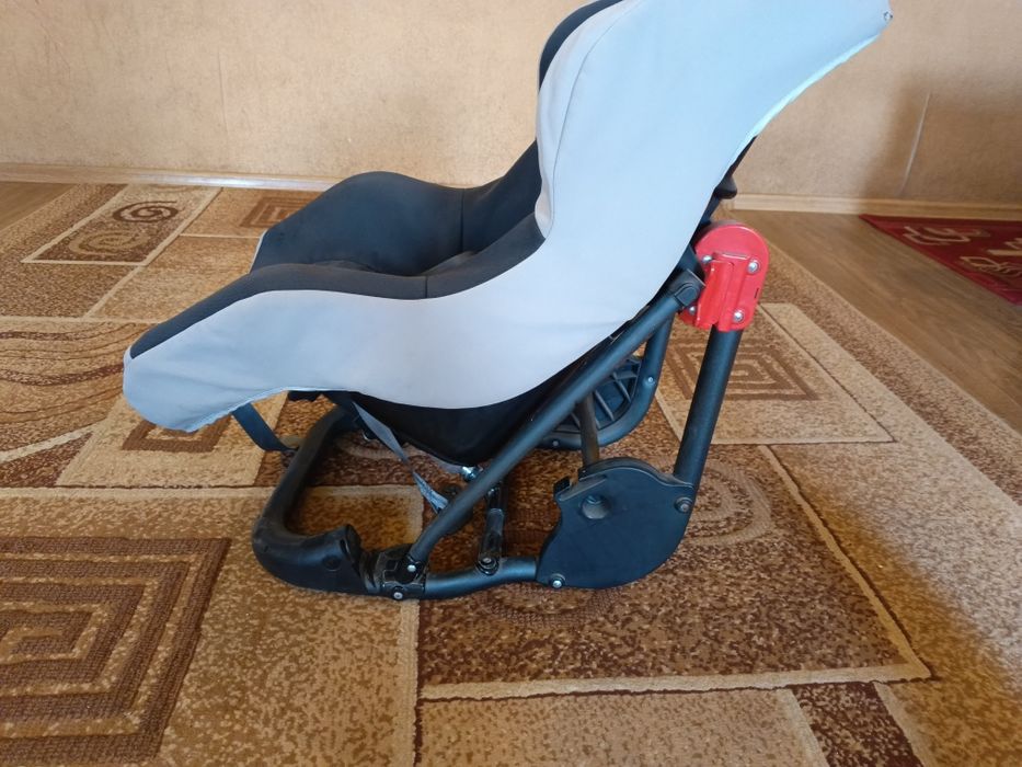 Детское автокресло chicco 0-18 кг