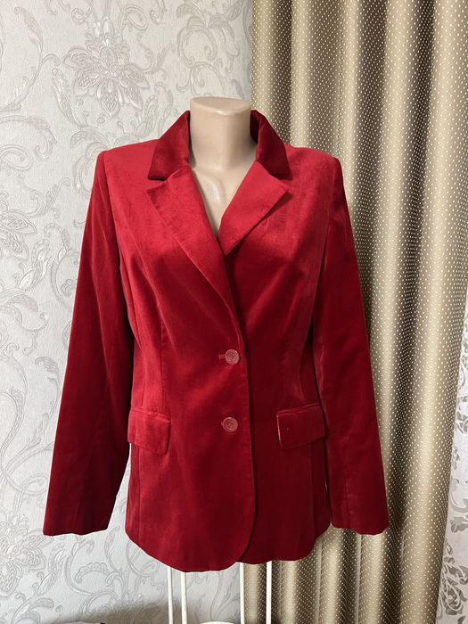 Піджак оксамитовий.