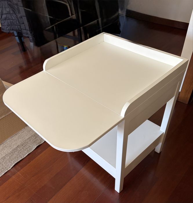 Trocador de Fraldas em Madeira Maciça – Feito à Medida