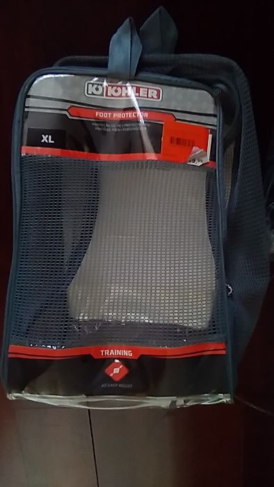 Sapatos de combate novos