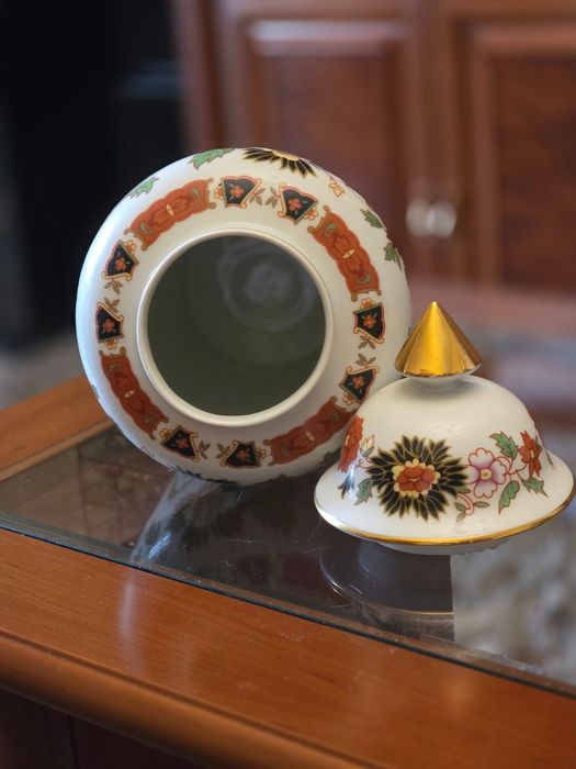 Vaso decorativo com tampa da marca Porart