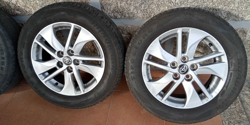 Jantes Toyota originais 15 como novas com pneus