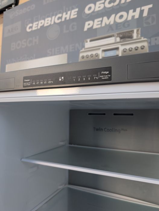 Холодильник Samsung NoFrost 60/60/200