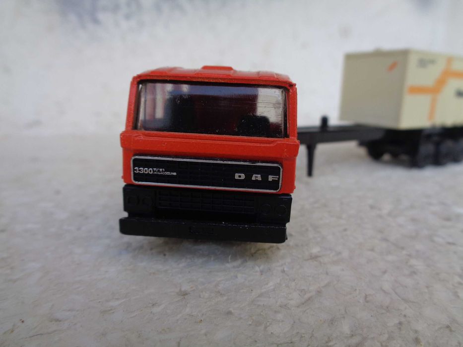 1:87 EFSI Camião DAF com contentor