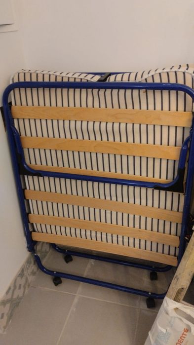 Cama de solteiro fechada 1.90 x 0,80