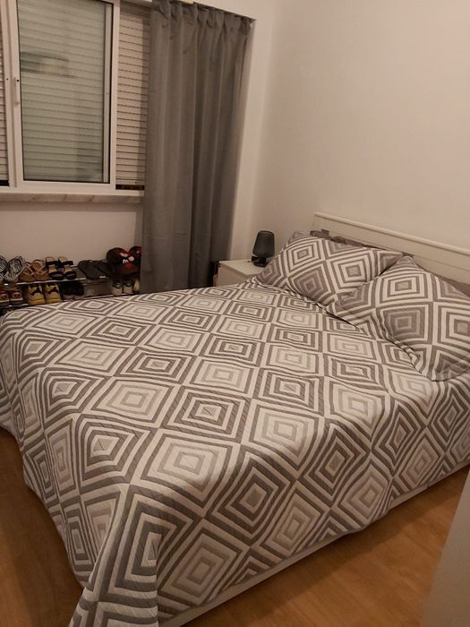 Cama Casal Branca c/ Arrumação