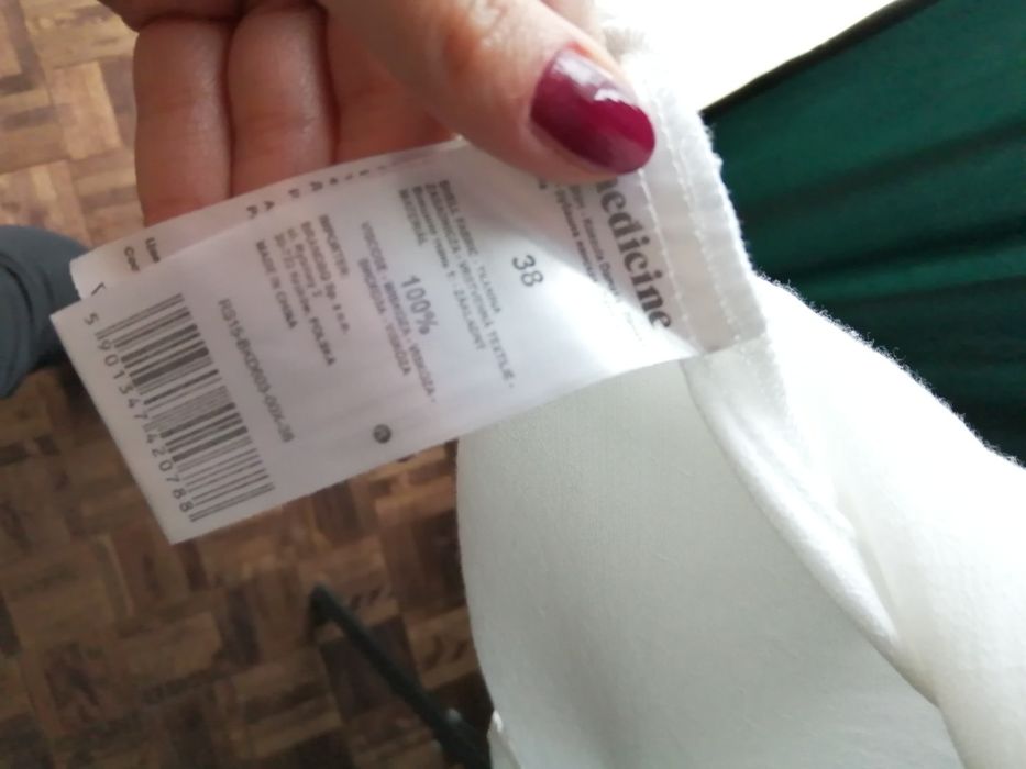 Biała bluzka z rozcięciem na plecach Medicine r. M