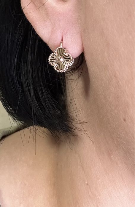 Сережки конюшина з лазерним гравіюв 0.9-1.4см (2.2-3.5г) золото 585 пр