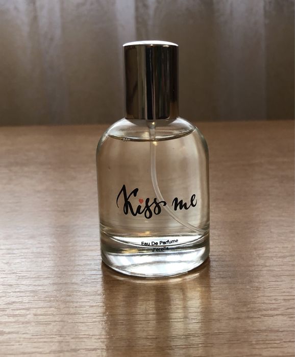 Парфумована вода KISS ME