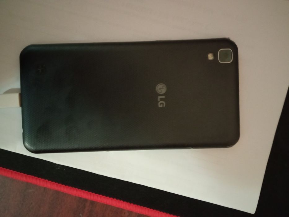 Телефон LG привезений з США.