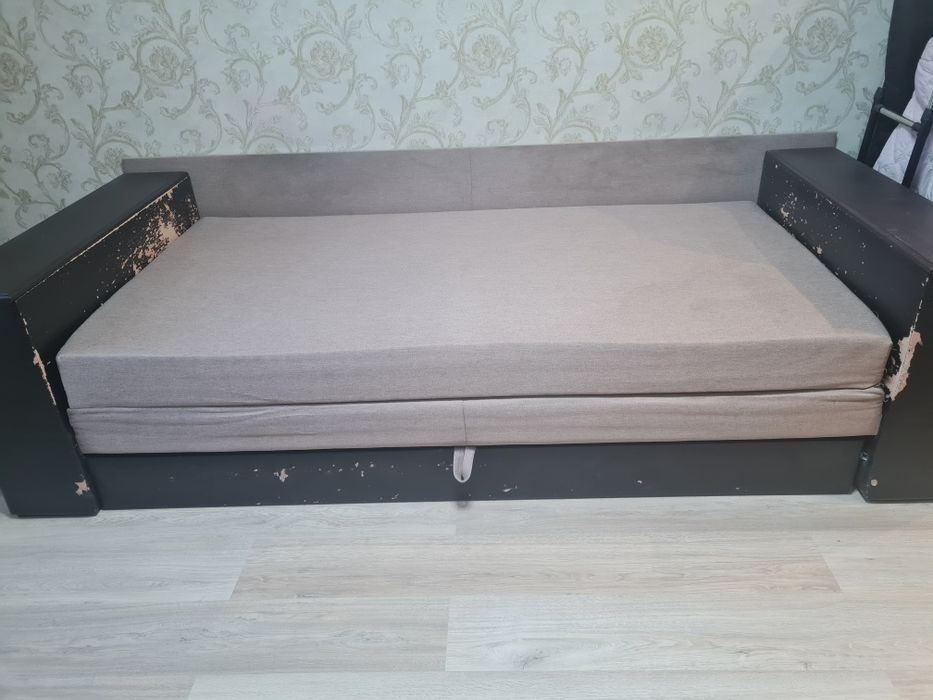 Віддам диван  самовивіз