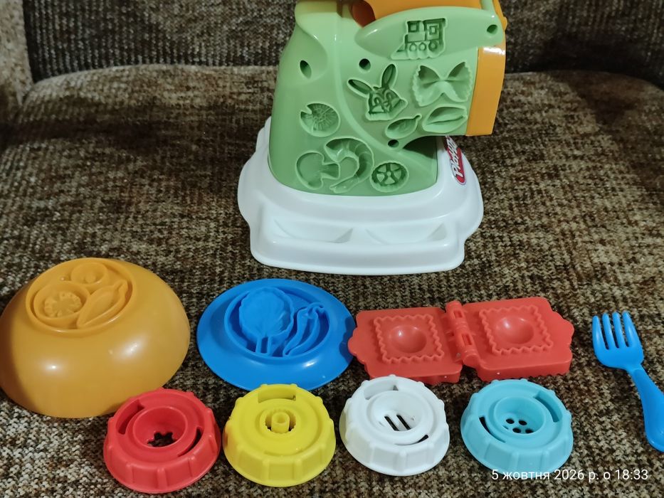 Ігровий набір для ліплення play-doh готуємо локшину, макаронна фабрика