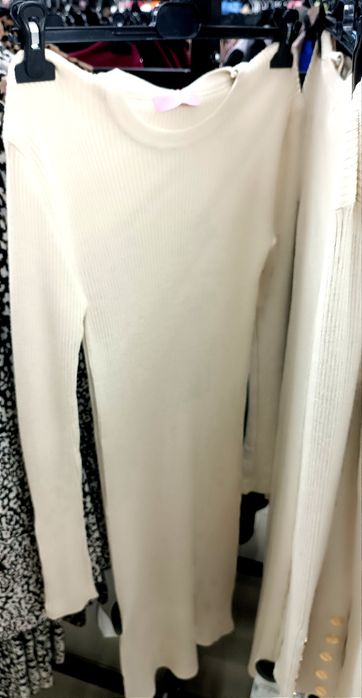 Платье женское в рубчик удлиненное
размер универсальный 42-46 р.