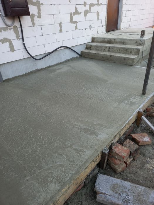 Сходи бетонні, монолітні.