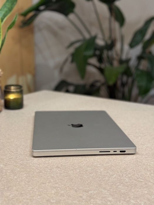 Apple MacBook Pro 16” M1 Max 64GB ram 1TB SSD