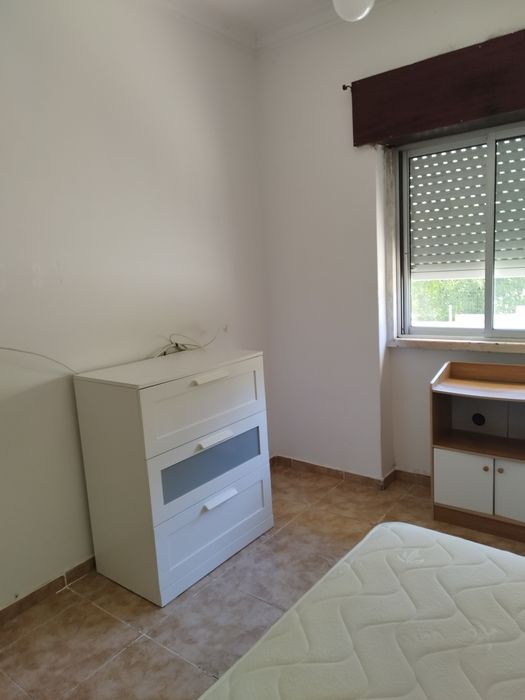 Alugo quarto na Póvoa de santa iria