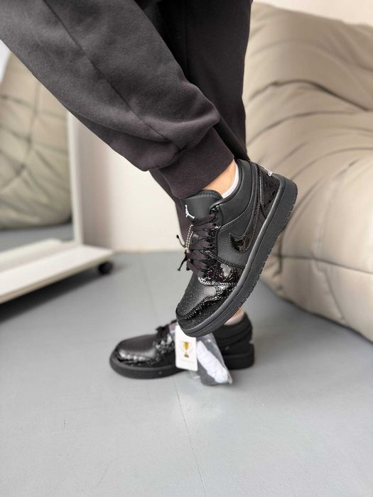 Женские кроссовки Nike Air Jordan 1 Low SE Patent Elephant Black 36-41