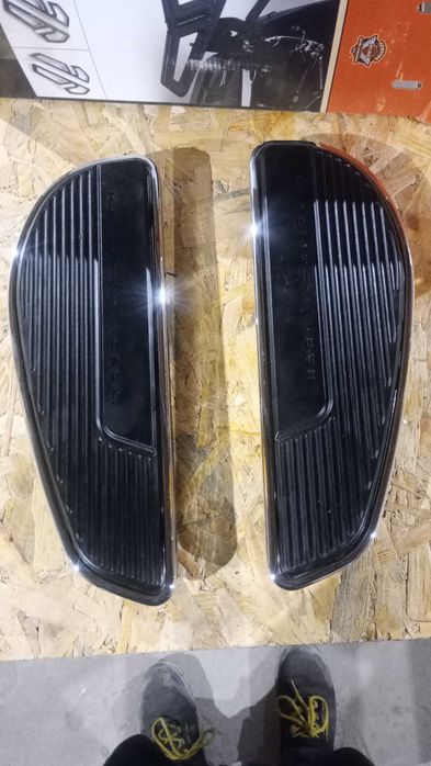 Kpl 2x Podesty podest Harley Davidson Softail Fat Boy FLFB FLFBS M8