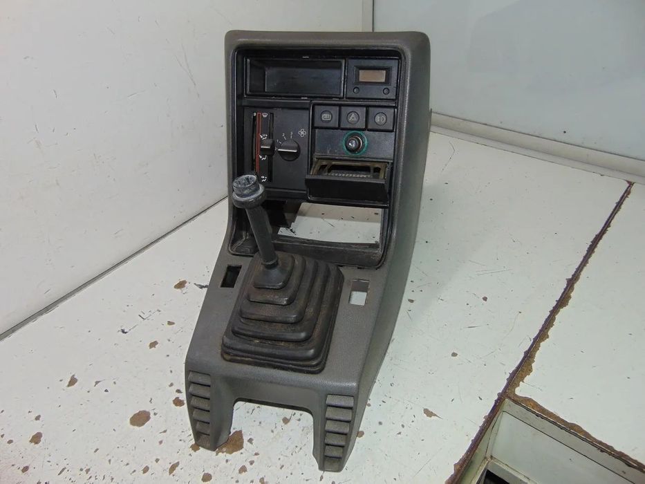 Renault 9/11 consola central