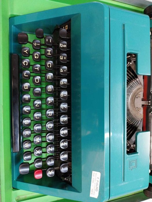 Máquina de Escrever Olivetti Studio 45