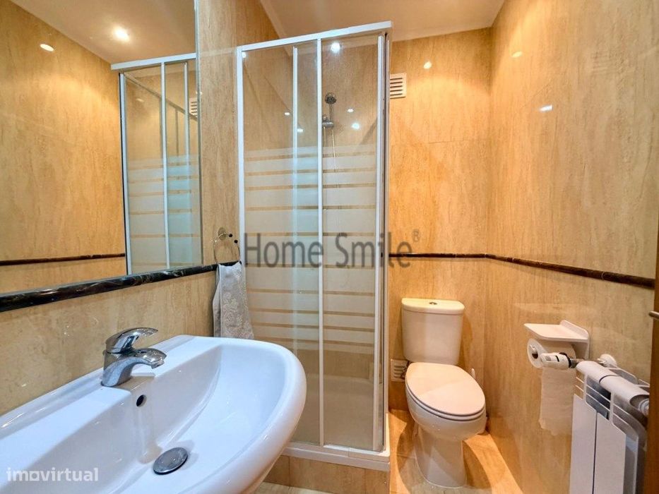T2 . Condomínio Com Piscina. Vista Mar. Varanda