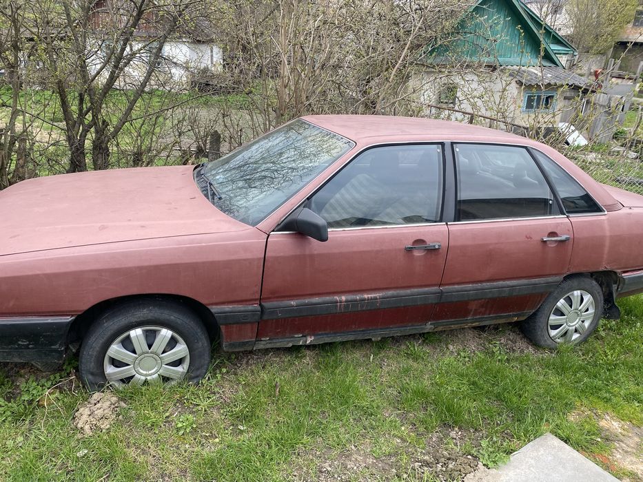 Продам терміново Audi 100 на запчастини