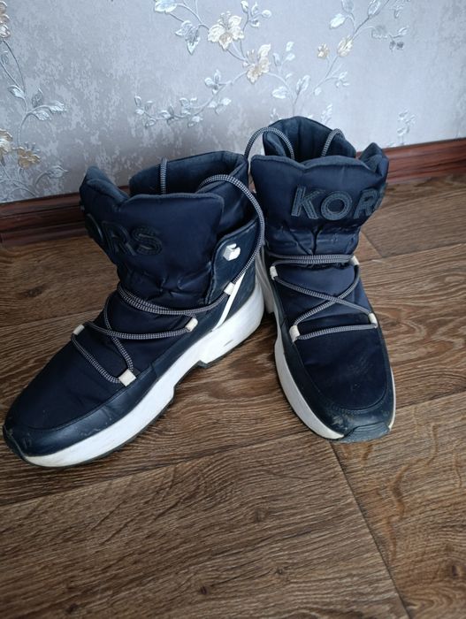 Продам  зимові високі кросівки унісекс  MICHAEL KORS