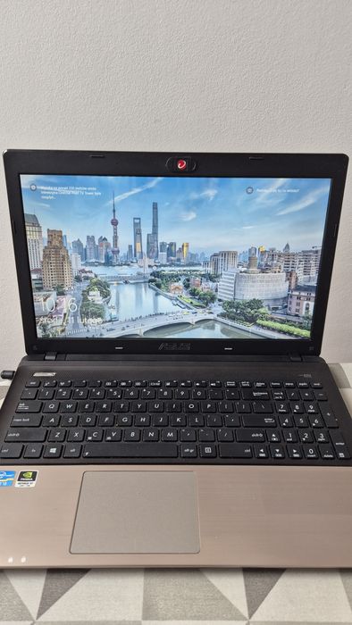 ASUS intel i3 250GB SSD 8GB RAM R500V nVidia