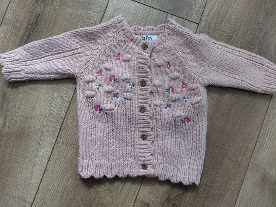 Sweterek niemowlęcy